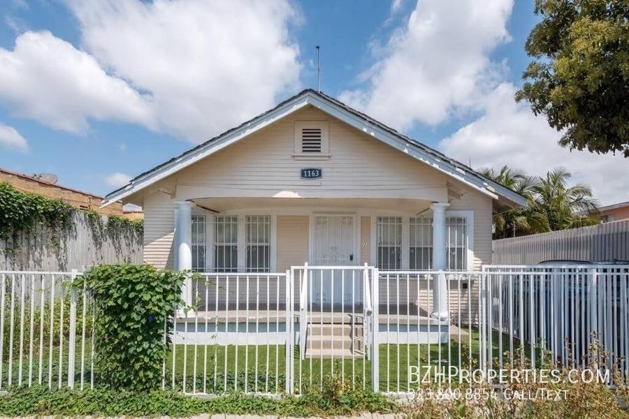 1165 W 38th St, Los Angeles, CA 90037