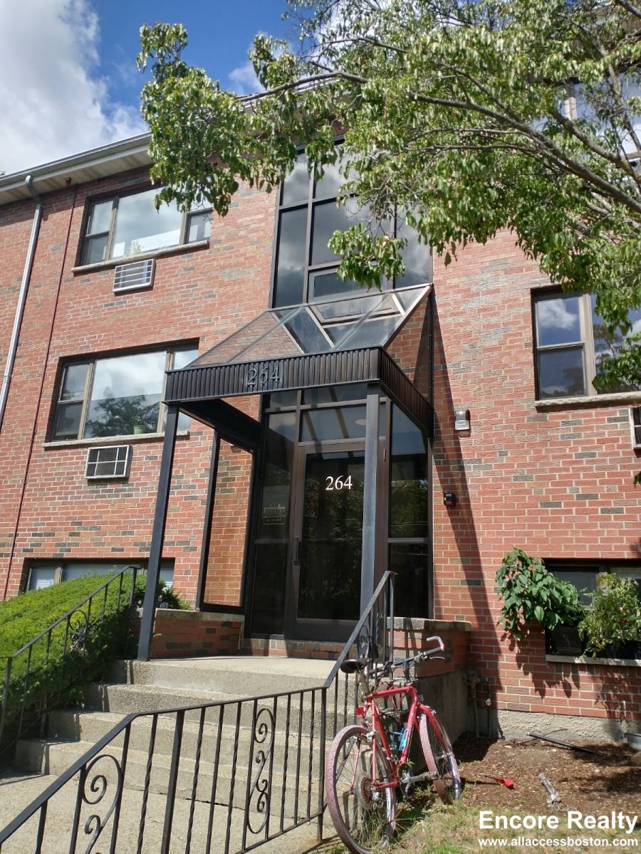 Apartment for rent at 264 Grove St #7, Auburndale, MA 02466