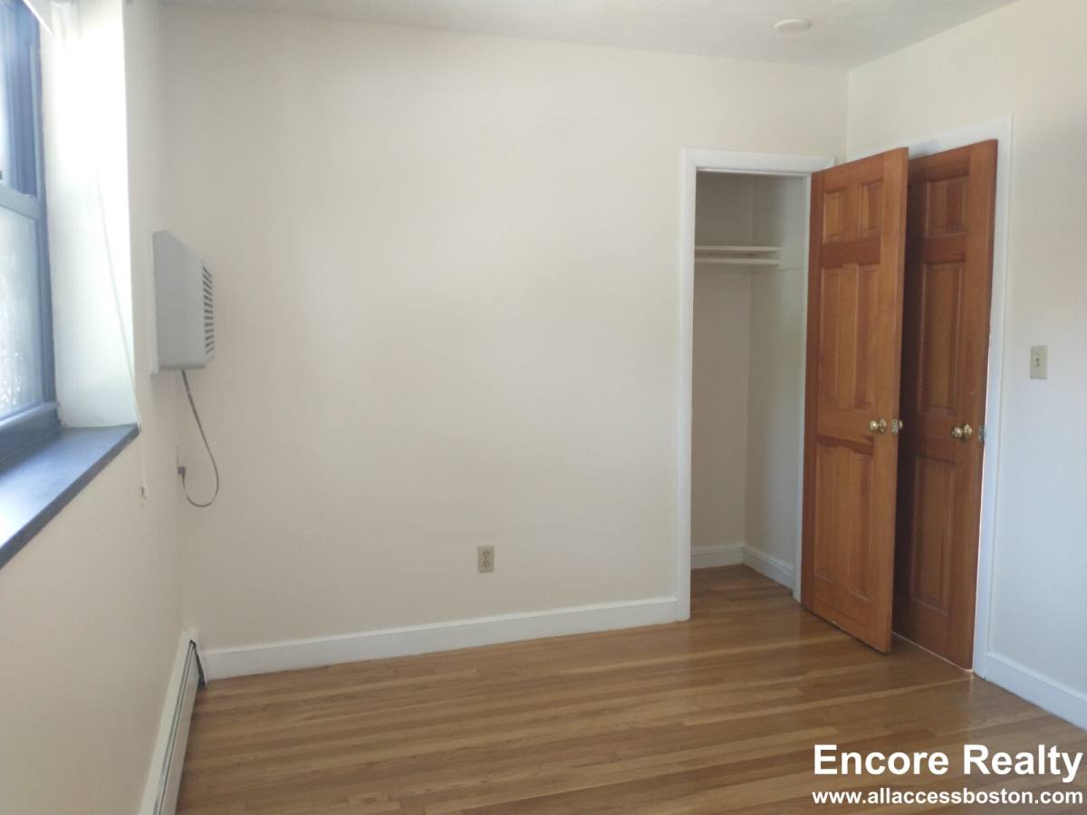 Apartment for rent at 264 Grove St #7, Auburndale, MA 02466