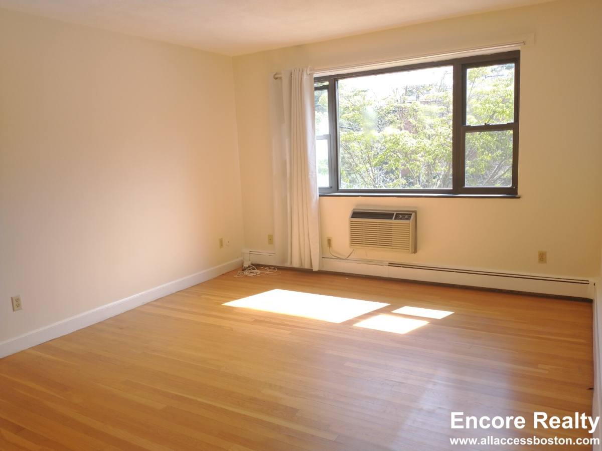 Apartment for rent at 264 Grove St #7, Auburndale, MA 02466