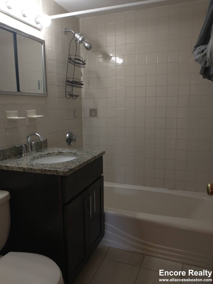 Apartment for rent at 264 Grove St #7, Auburndale, MA 02466