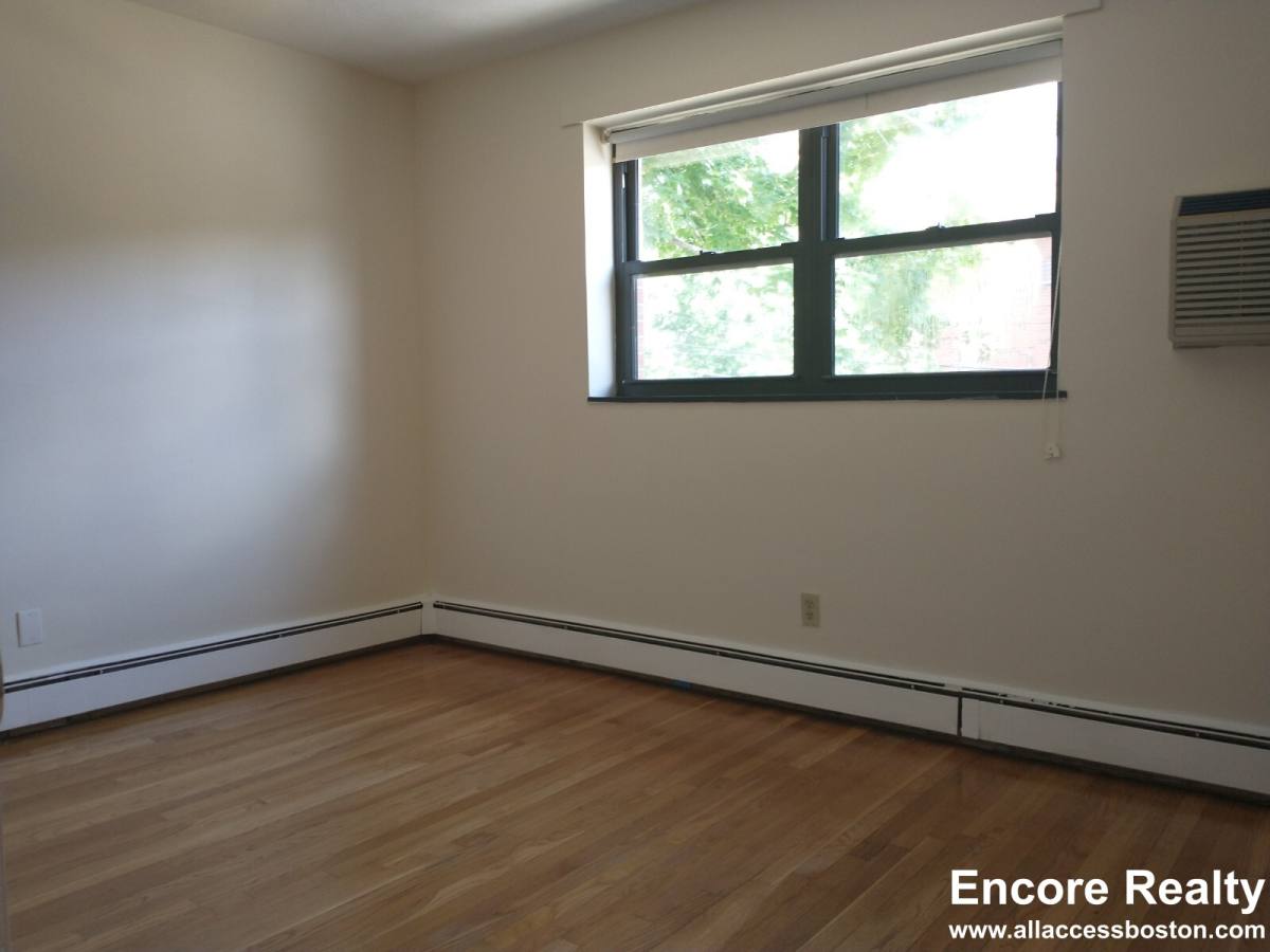 Apartment for rent at 264 Grove St #7, Auburndale, MA 02466