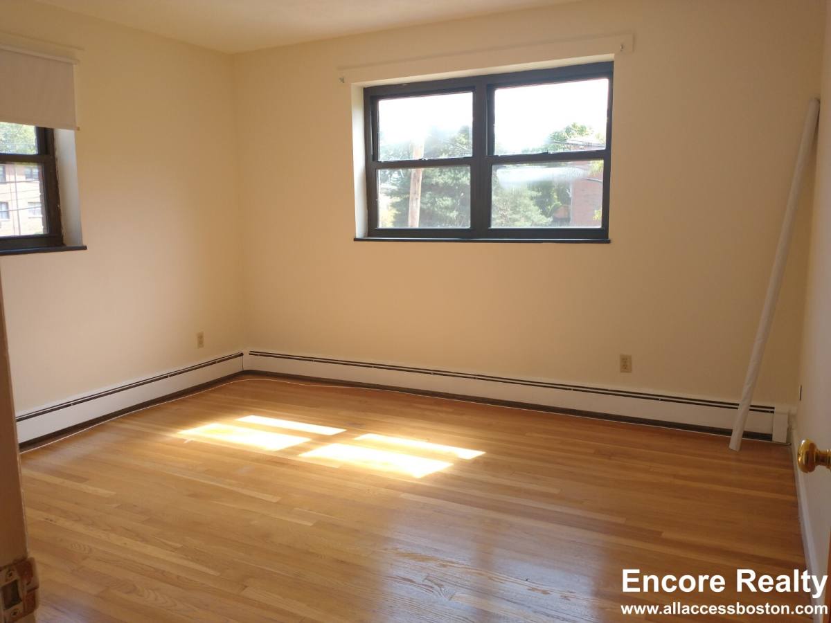 Apartment for rent at 264 Grove St #7, Auburndale, MA 02466