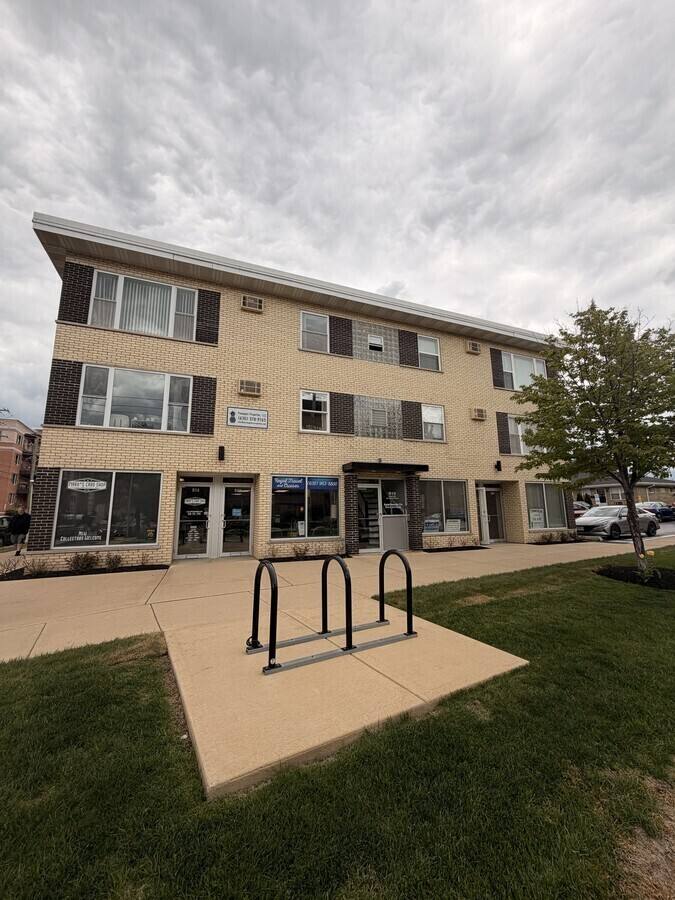Apartment for rent at 910 Curtiss St #12, Downers Grove, IL 60515