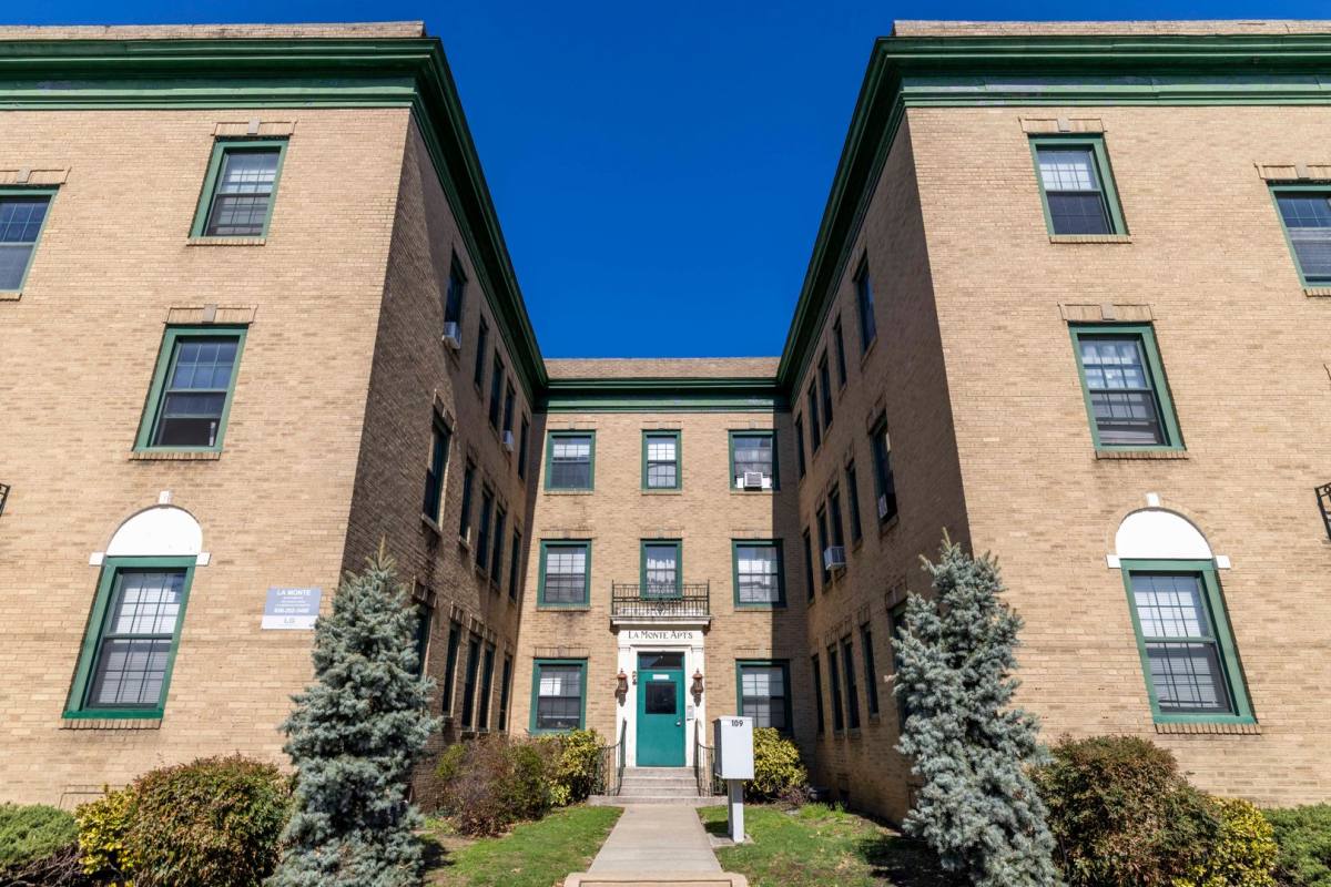 Apartment for rent at 109 Chestnut St, Audubon, NJ 08106