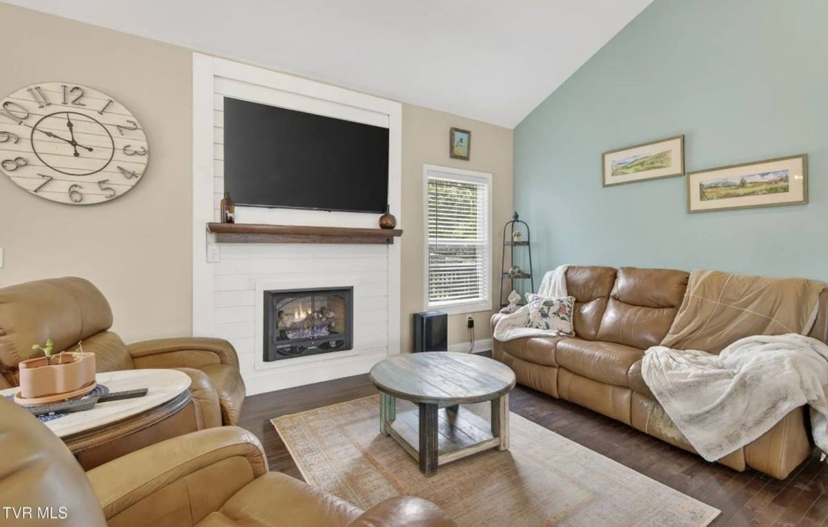 222 Spanish Oak Lane, Glade Spring, VA 24340