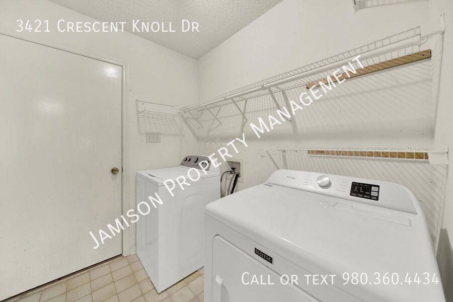 House for rent at 3421 Crescent Knoll Dr, Matthews, NC 28105