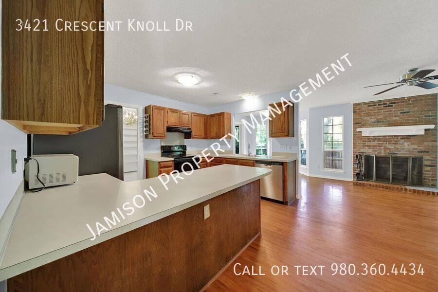 House for rent at 3421 Crescent Knoll Dr, Matthews, NC 28105