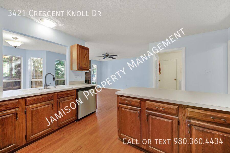 House for rent at 3421 Crescent Knoll Dr, Matthews, NC 28105