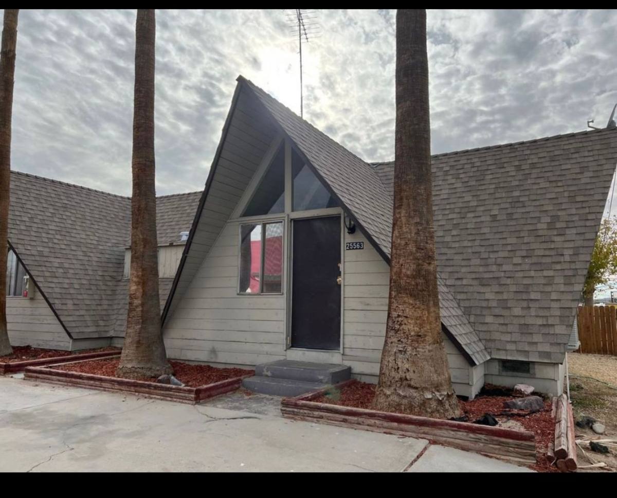 Apartment for rent at 25563 W Main St, Barstow, CA 92311