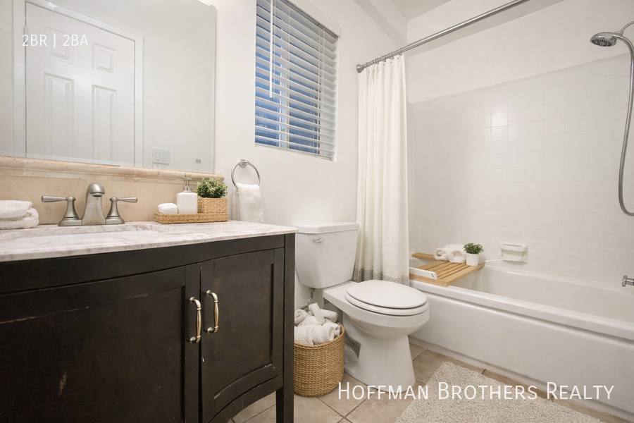 Apartment for rent at 10839 Morrison St #16, North Hollywood, CA 91601