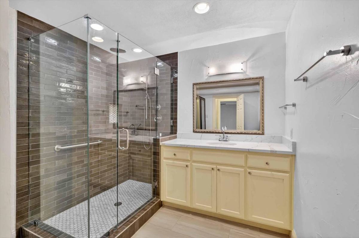 Apartment for rent at 4549 N O'Connor Rd, Irving, TX 75062
