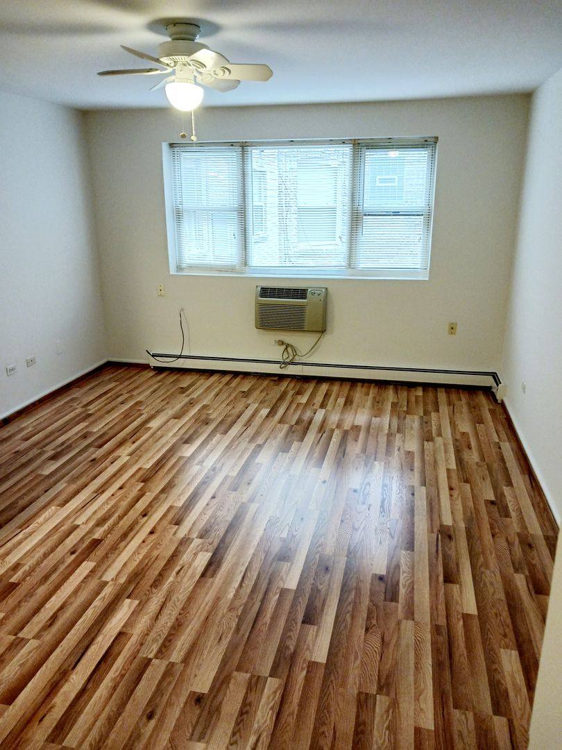 Apartment for rent at 5747 N Winthrop Ave, Chicago, IL 60660