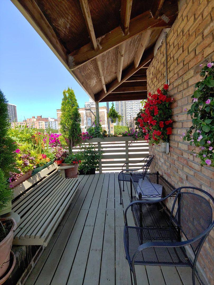 Apartment for rent at 5747 N Winthrop Ave, Chicago, IL 60660