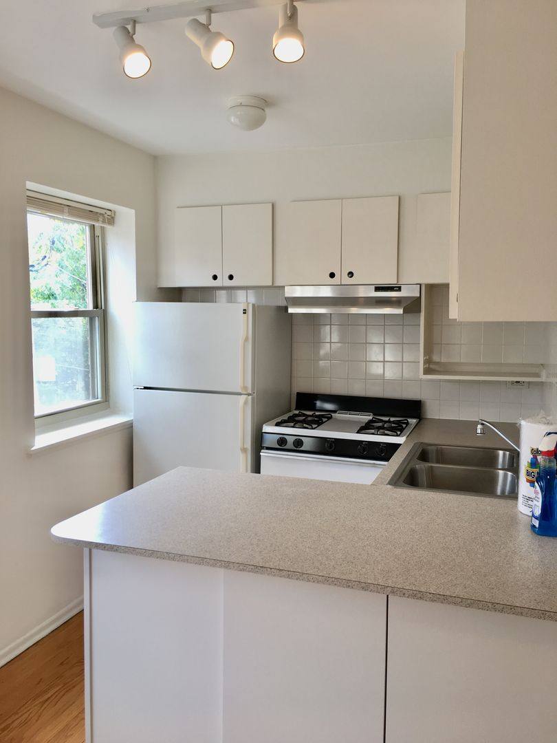 Apartment for rent at 5747 N Winthrop Ave, Chicago, IL 60660