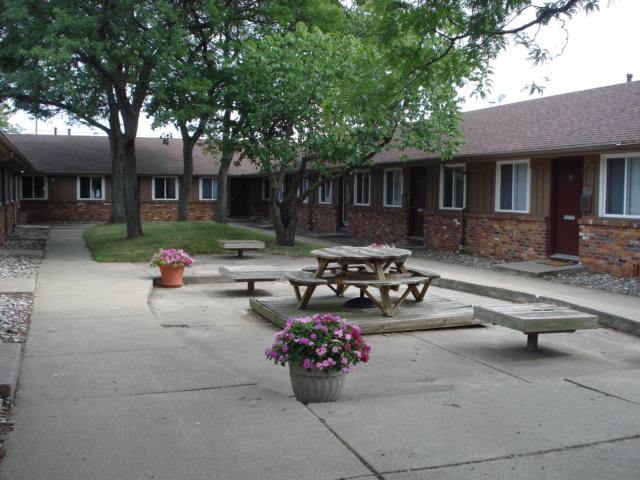 Apartment for rent at 1955 Reynolds, Toledo, OH 43614