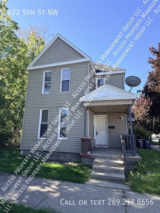 House for rent at 422 5th St NW, Grand Rapids, MI 49504