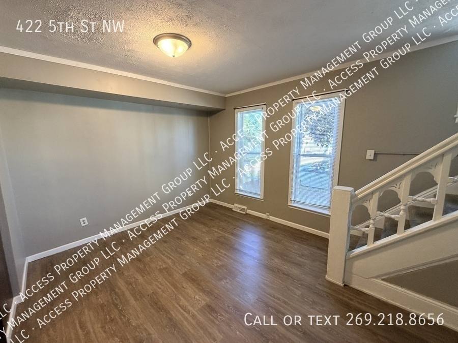 House for rent at 422 5th St NW, Grand Rapids, MI 49504