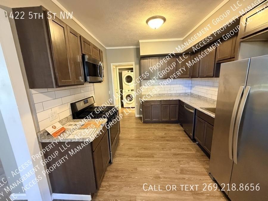 House for rent at 422 5th St NW, Grand Rapids, MI 49504