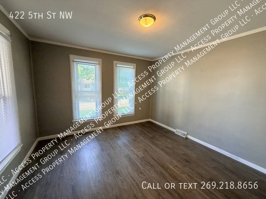House for rent at 422 5th St NW, Grand Rapids, MI 49504