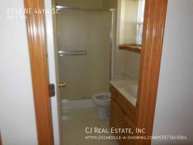 House for rent at 6512 NE 44th St, Kansas City, MO 64117