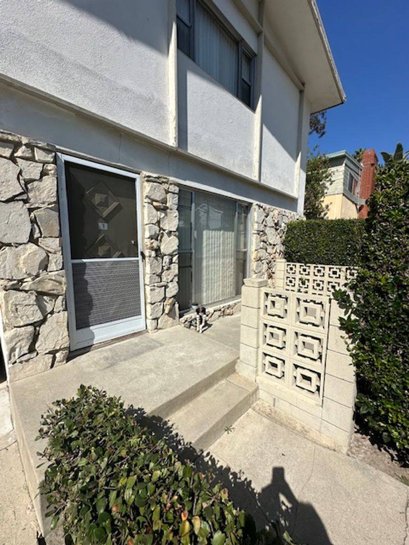 Apartment for rent at 3609 Mentone Ave, Los Angeles, CA 90034
