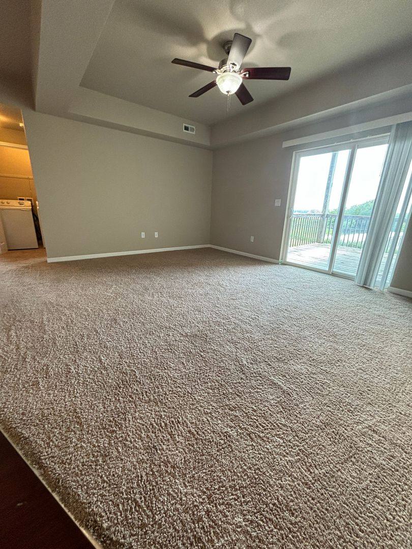 Apartment for rent at 250 W Hills Lane, Waterloo, IA 50701