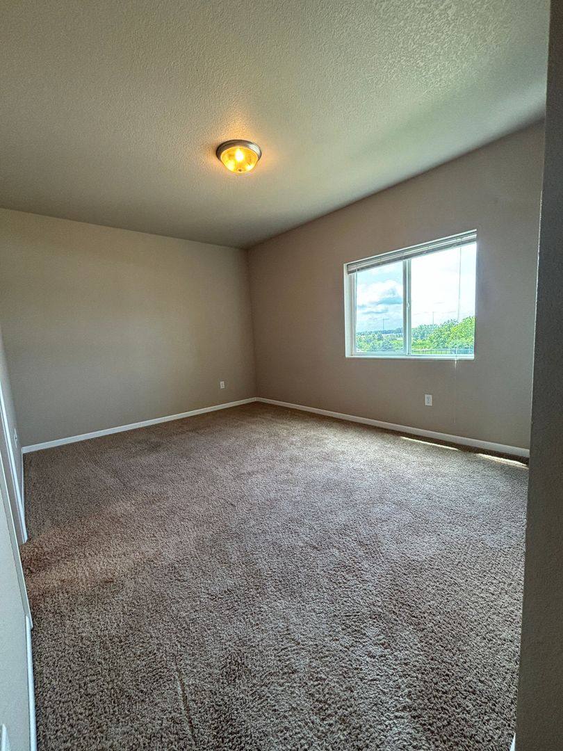Apartment for rent at 250 W Hills Lane, Waterloo, IA 50701