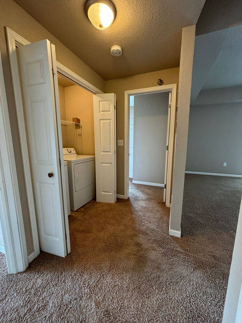 Apartment for rent at 250 W Hills Lane, Waterloo, IA 50701
