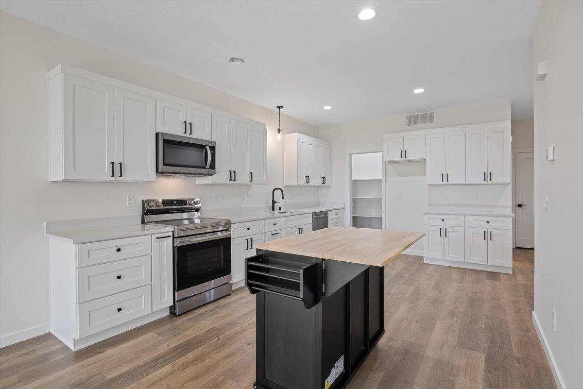Townhouse for rent at 717 E Lacrosse Ave #1, Spokane, WA 99207