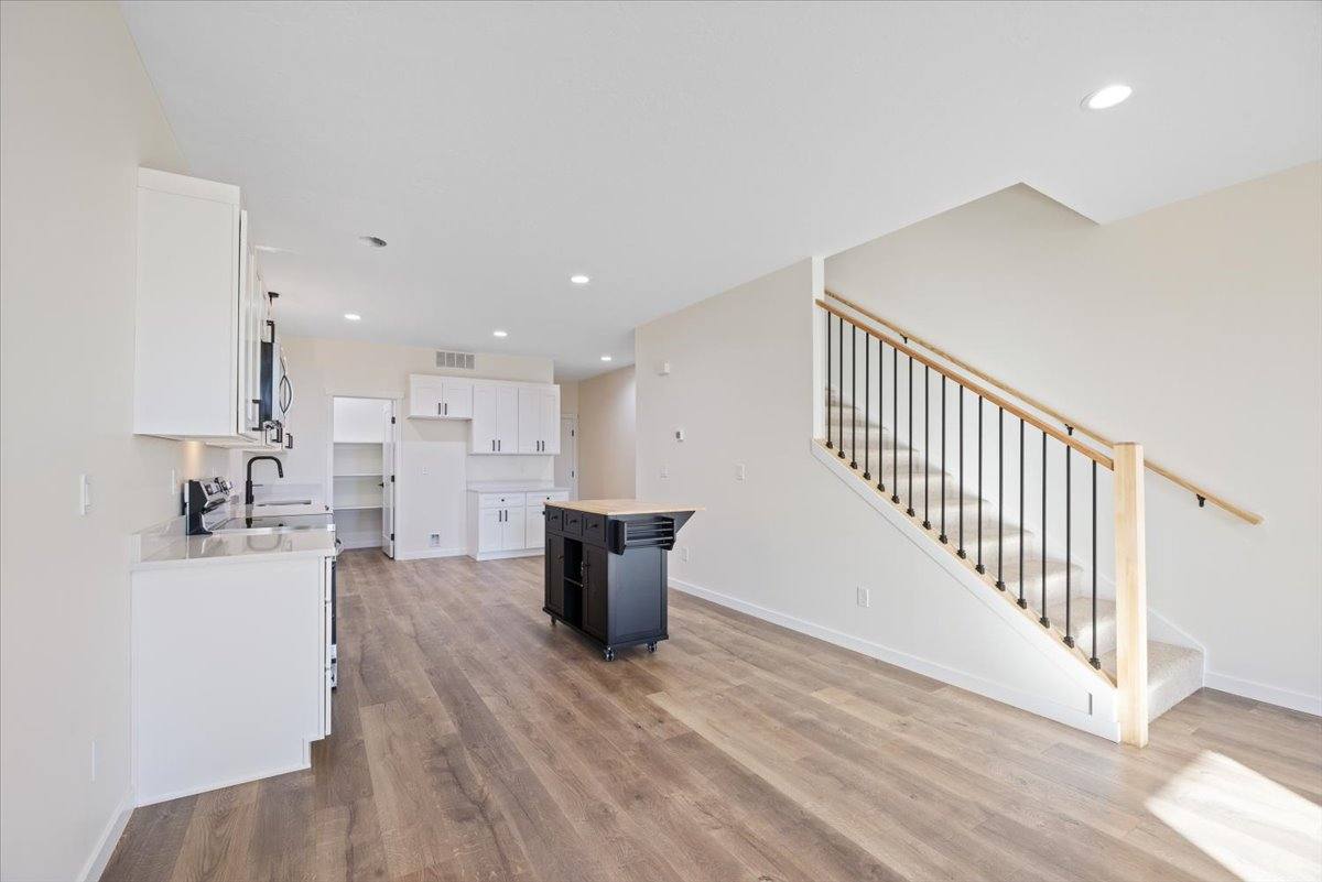 Townhouse for rent at 717 E Lacrosse Ave #1, Spokane, WA 99207