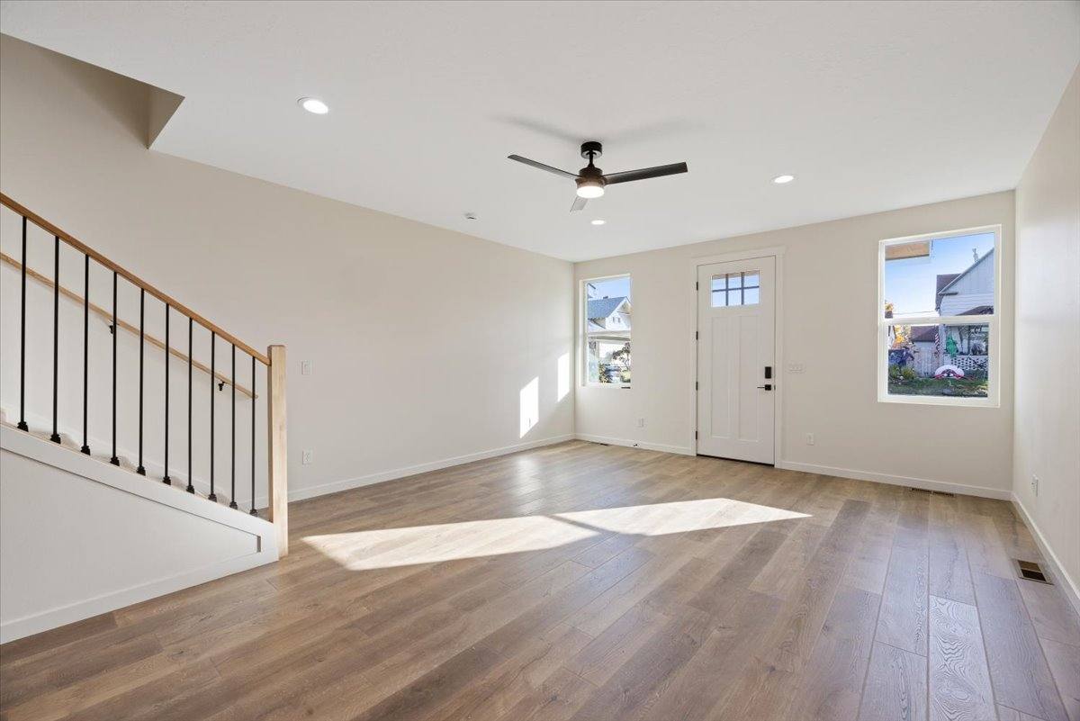 Townhouse for rent at 717 E Lacrosse Ave #1, Spokane, WA 99207