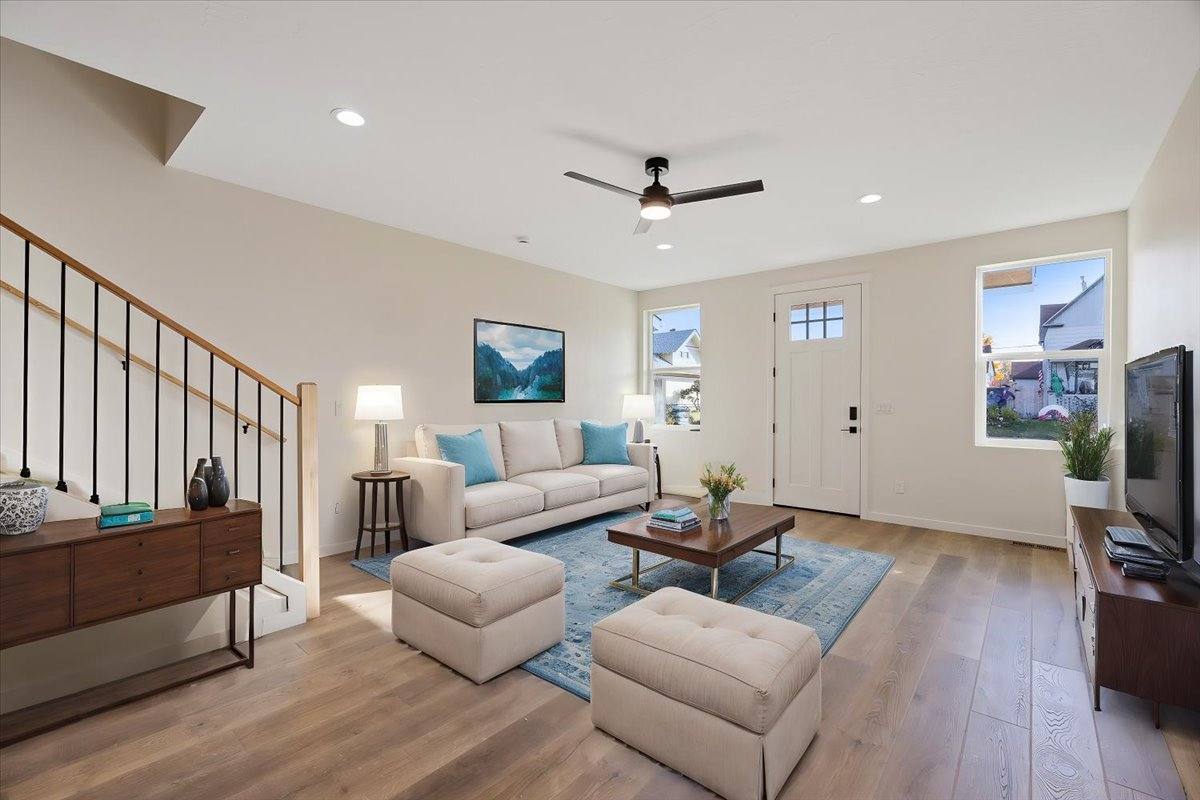 Townhouse for rent at 717 E Lacrosse Ave #1, Spokane, WA 99207