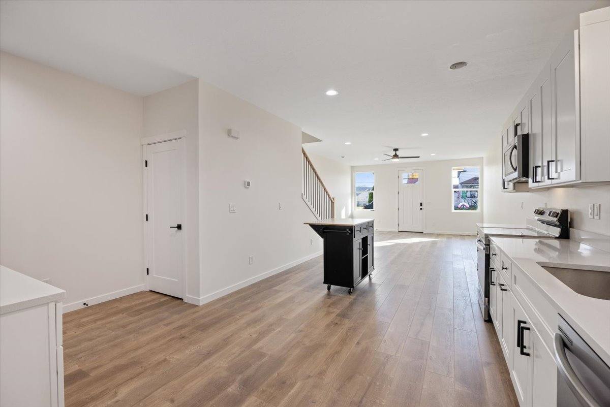 Townhouse for rent at 717 E Lacrosse Ave #1, Spokane, WA 99207