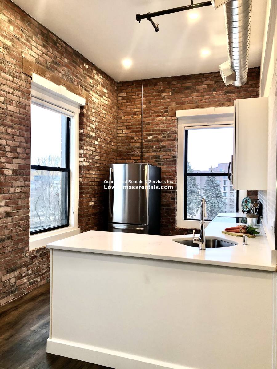 Apartment for rent at 357 Pawtucket St #102, Lowell, MA 01854