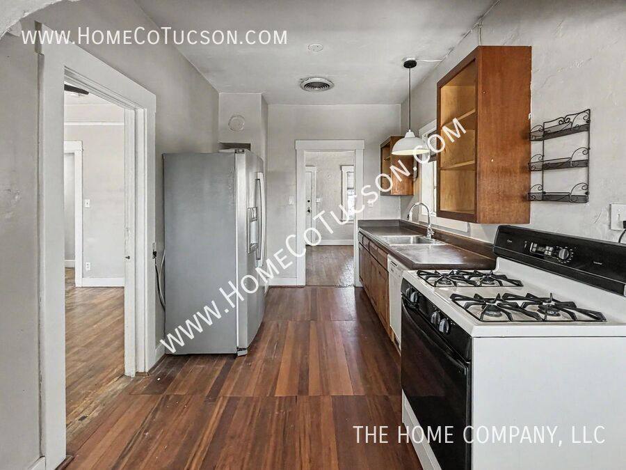 Apartment for rent at 544 E Speedway Blvd, Tucson, AZ 85705