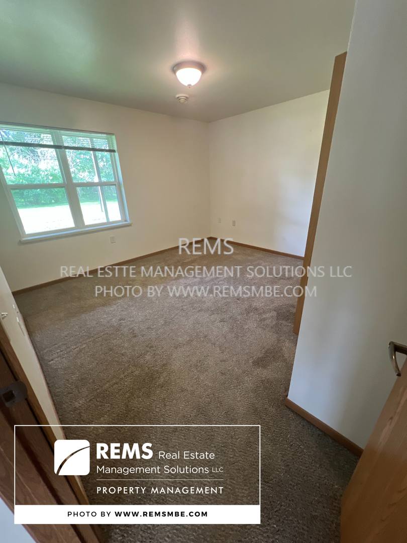 Apartment for rent at 202 W N St, Poynette, WI 53955