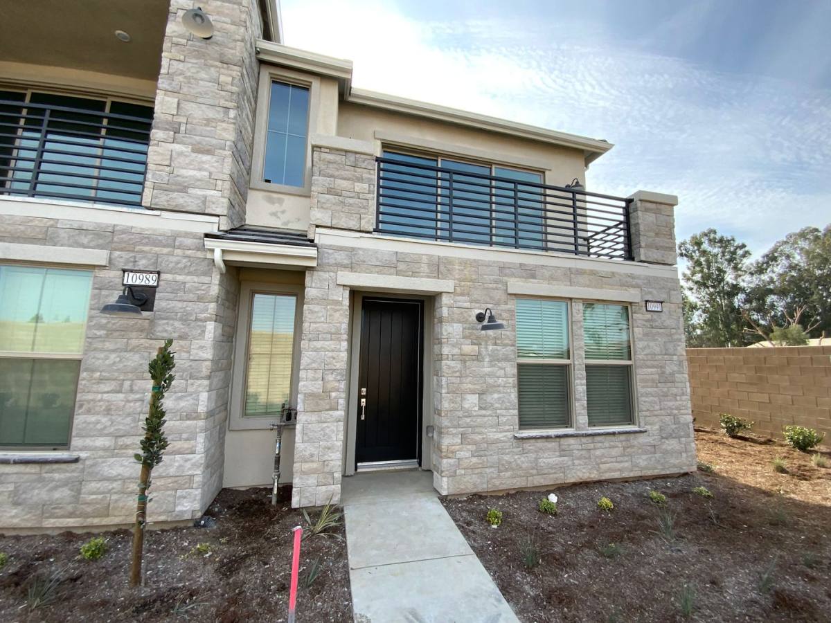 Townhouse for rent at 10991 N Blackberry, Fresno, CA 93730