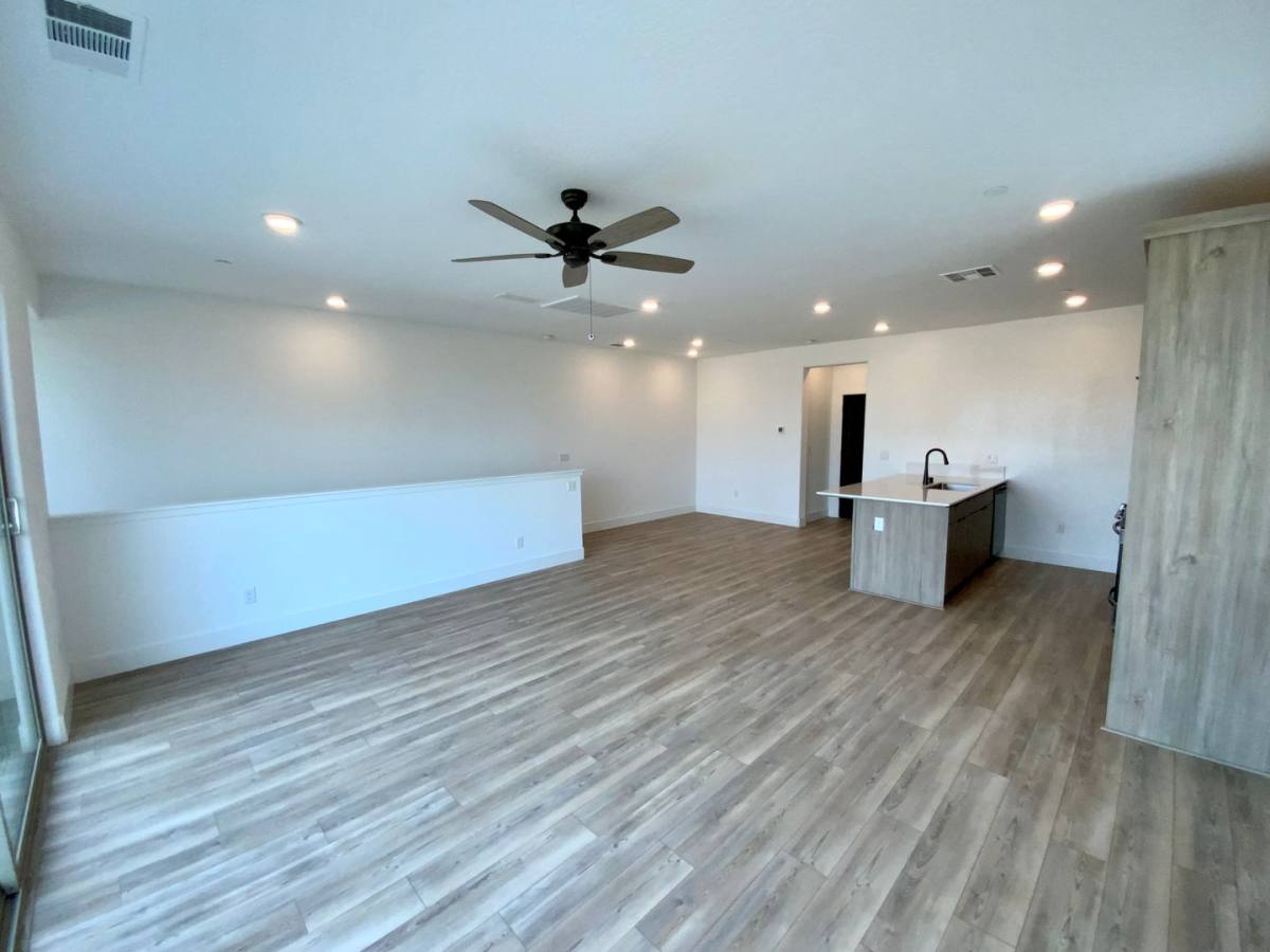 Townhouse for rent at 10991 N Blackberry, Fresno, CA 93730