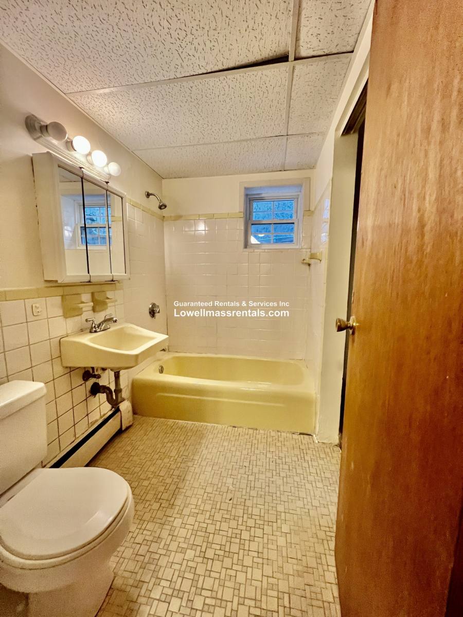 Apartment for rent at 238 Chelsea St #7, Everett, MA 02149