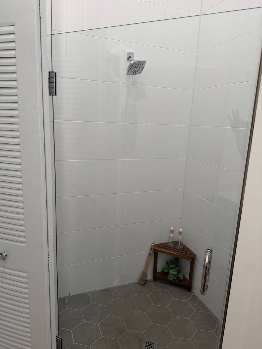 Apartment for rent at 303 S Federal Highway 608, Hollywood, FL 33020