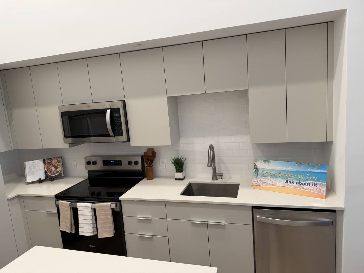 Apartment for rent at 303 S Federal Highway 608, Hollywood, FL 33020