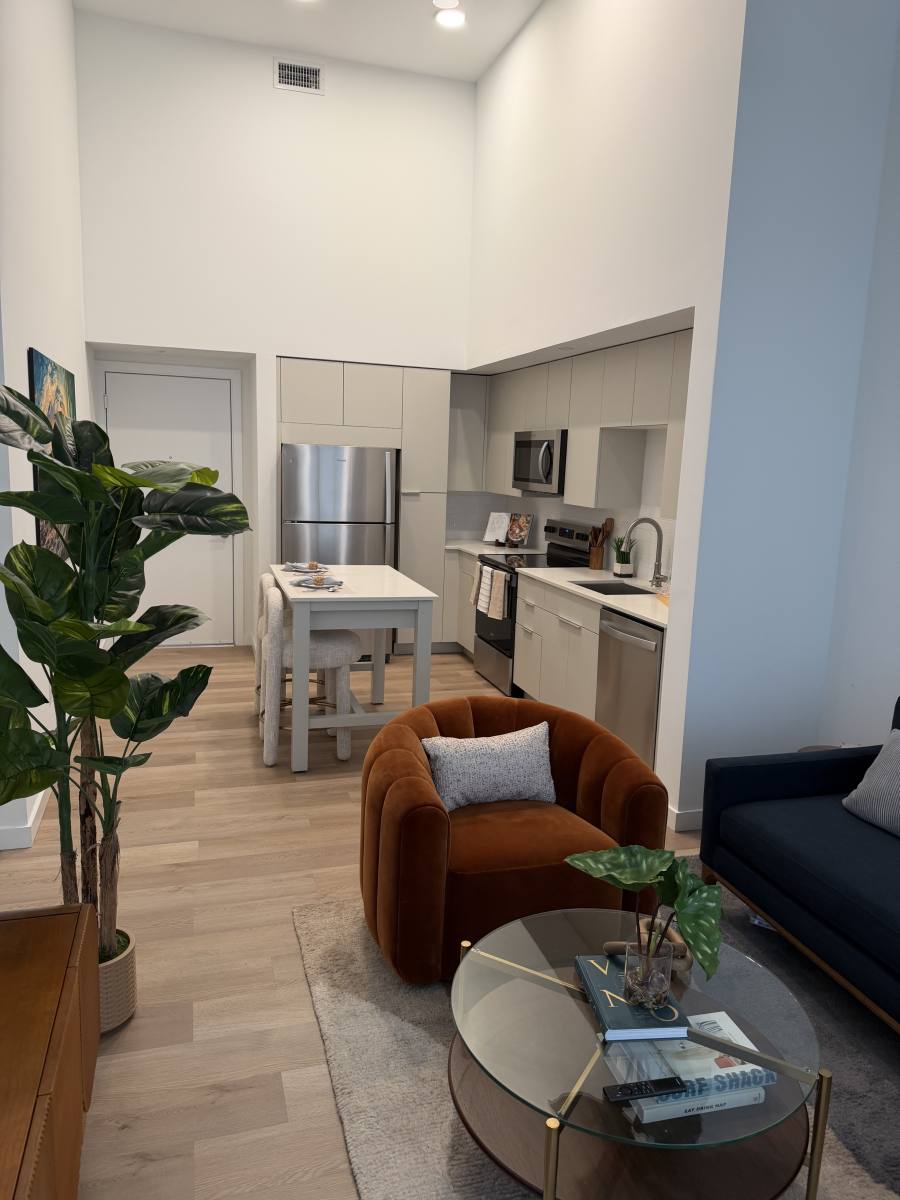Apartment for rent at 303 S Federal Highway 608, Hollywood, FL 33020