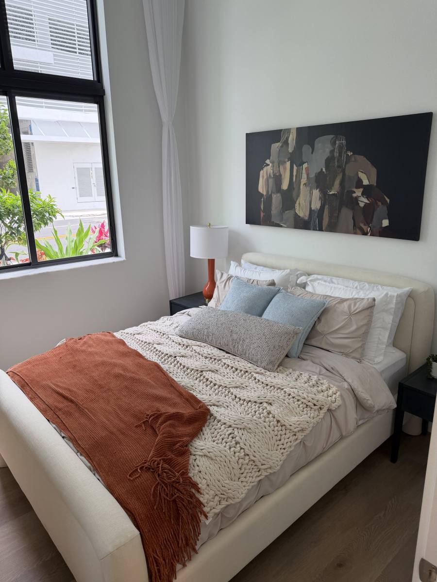 Apartment for rent at 303 S Federal Highway 608, Hollywood, FL 33020