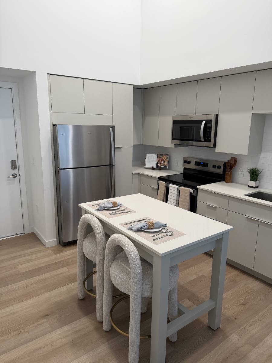 Apartment for rent at 303 S Federal Highway 608, Hollywood, FL 33020