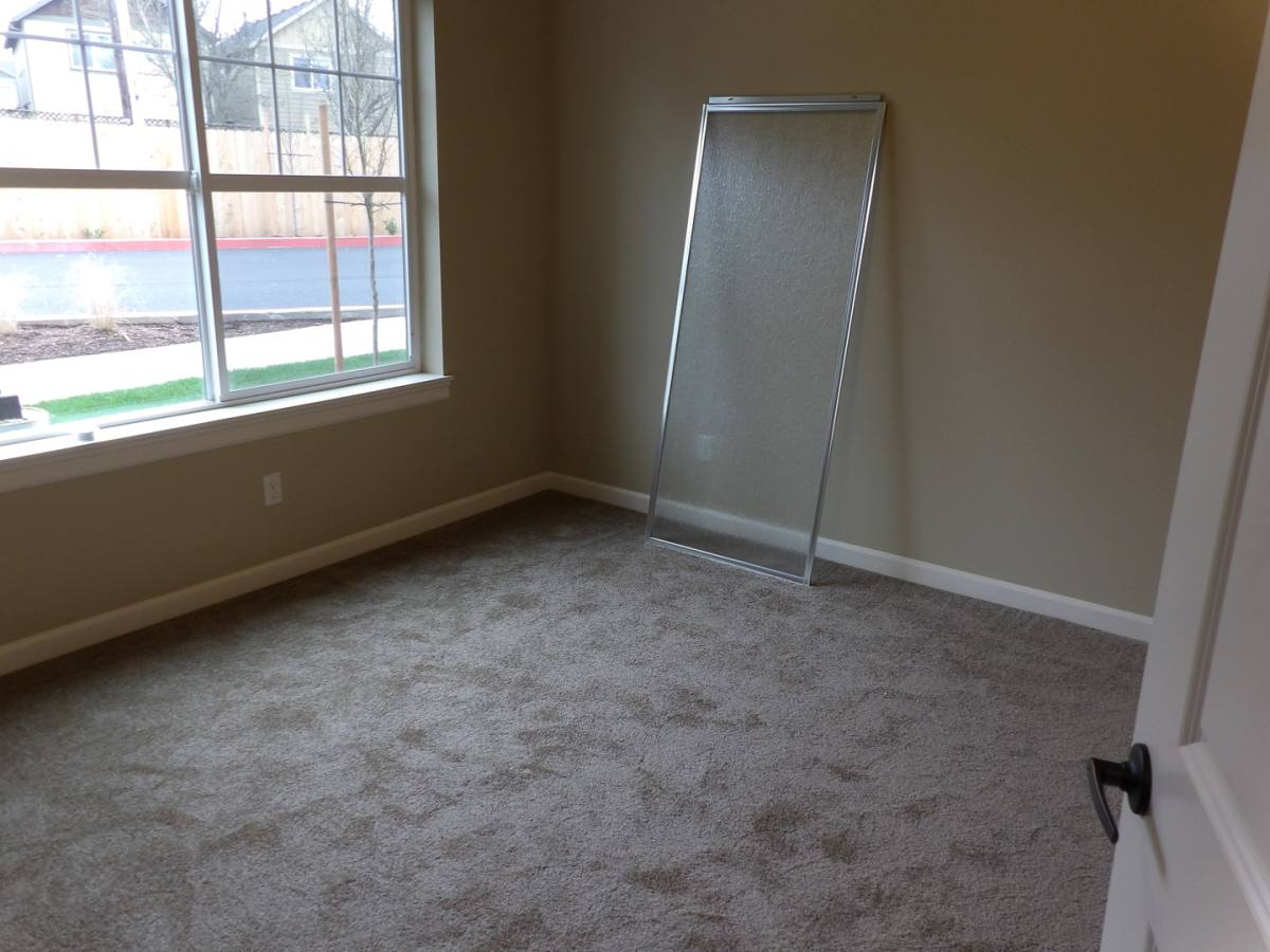 Apartment for rent at 690 SE 5th Ave, Hillsboro, OR 97123