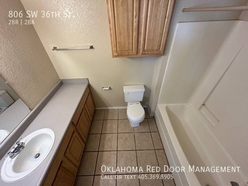 House for rent at 806 SW 36th St, Oklahoma City, OK 73160