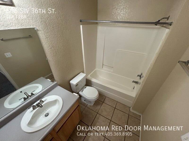 House for rent at 806 SW 36th St, Oklahoma City, OK 73160