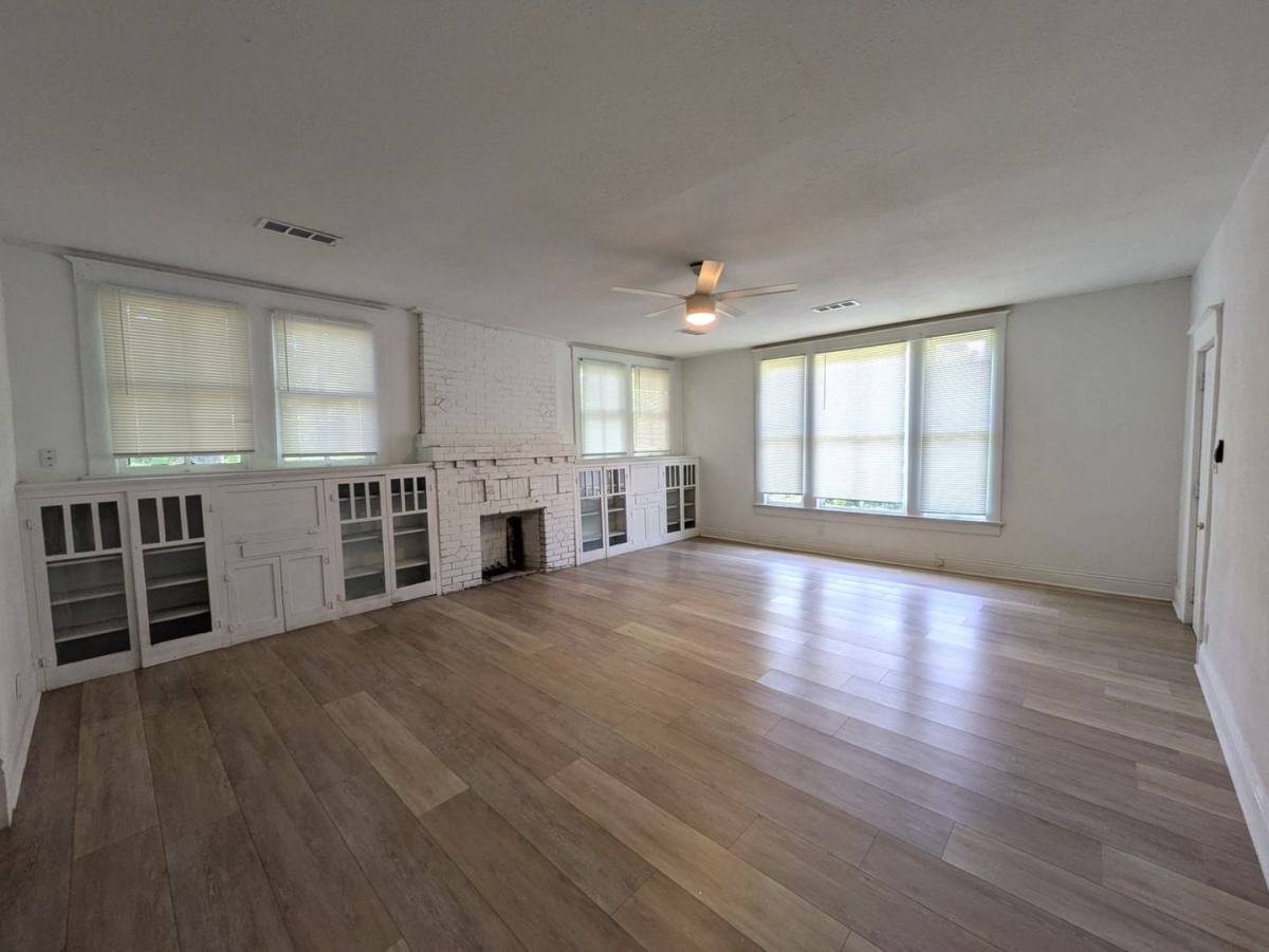 House for rent at 1420 Live Oak St, Beaumont, TX 77703