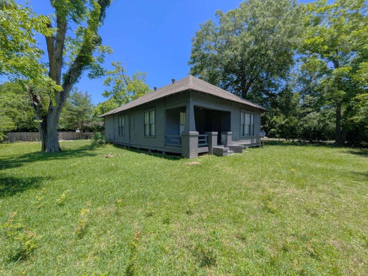 House for rent at 1420 Live Oak St, Beaumont, TX 77703